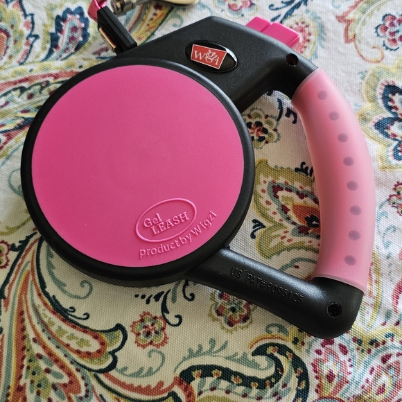 wigzi Other - Pink and Black Gel Leash for Dogs